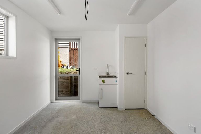 Photo of property in 47a Lynwood Road, New Lynn, Auckland, 0600