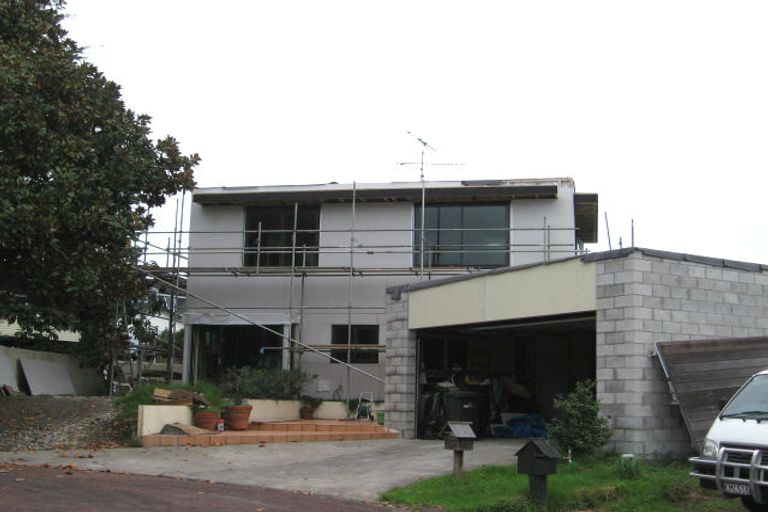 Photo of property in 15 Ganymede Place, Half Moon Bay, Auckland, 2012