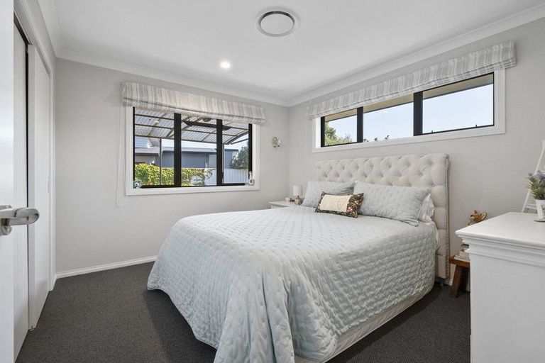 Photo of property in 25 Trump Place, Kelvin Grove, Palmerston North, 4414