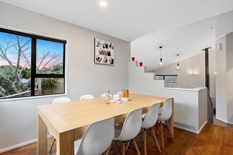 Photo of property in 33 D'oyly Drive, Stanmore Bay, Whangaparaoa, 0932