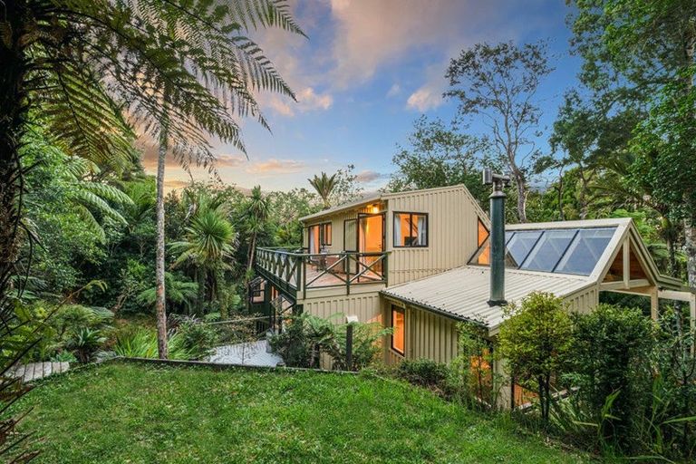 Photo of property in 576c South Titirangi Road, Titirangi, Auckland, 0604