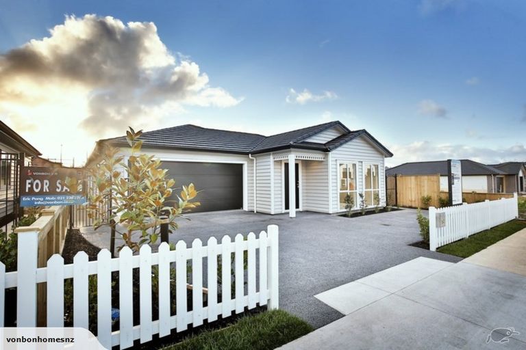 Photo of property in 52 Schoolside Road, Kumeu, 0810