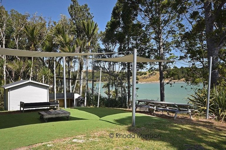 Photo of property in 435 Heatley Road, Whakapirau, 0583
