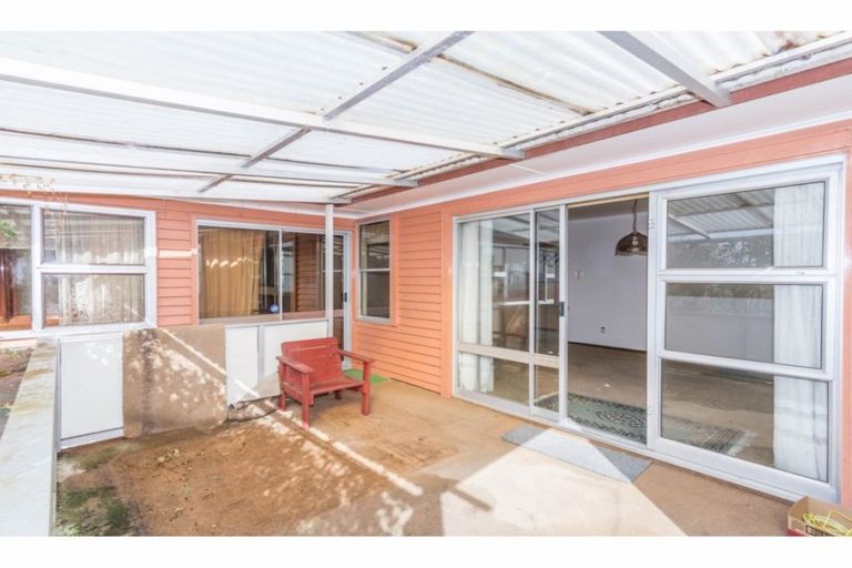 Photo of property in 8 Sarona Avenue, Glen Eden, Auckland, 0602