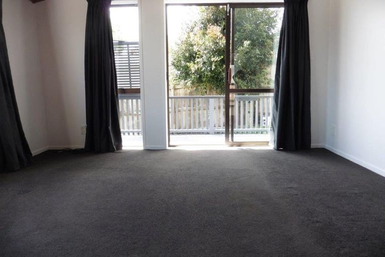 Photo of property in 39 Kirrie Avenue, Te Atatu South, Auckland, 0610