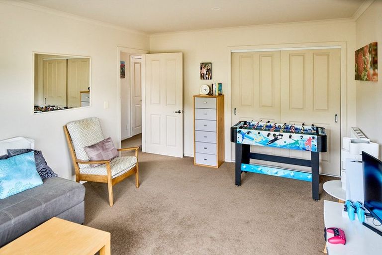 Photo of property in 17 Endeavour Drive, Whitby, Porirua, 5024