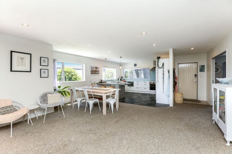 Photo of property in 130a Wairau Road, Oakura, 4314