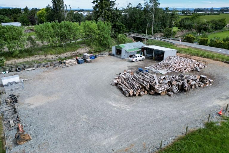 Photo of property in 61 Moore Road, Winton, 9781