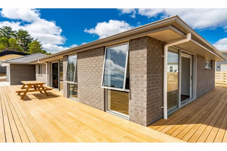Photo of property in 26 Northcoast Place, Mangawhai Heads, Mangawhai, 0505