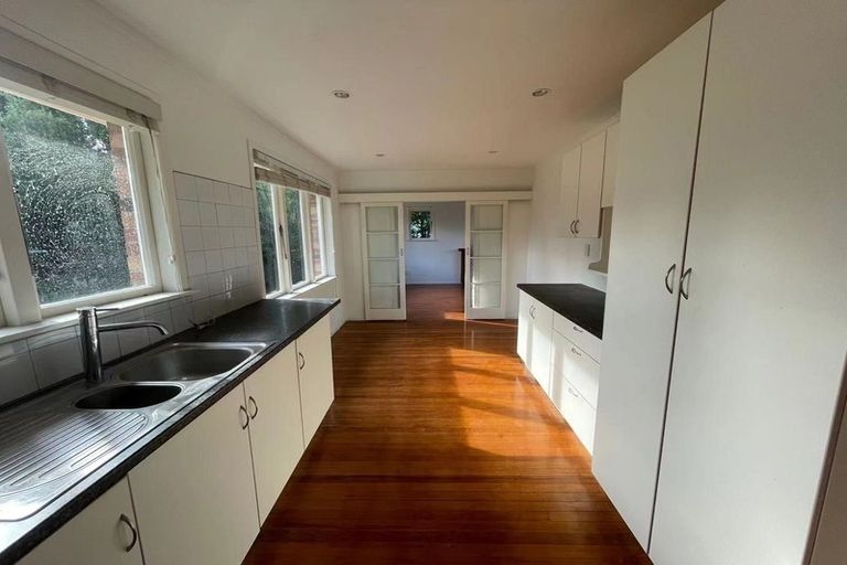 Photo of property in 24 Trojan Crescent, New Lynn, Auckland, 0600