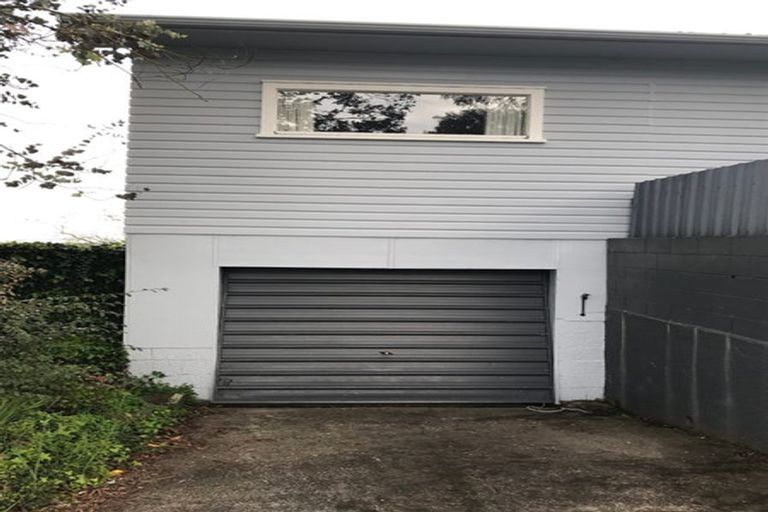 Photo of property in 53 Target Road, Totara Vale, Auckland, 0629