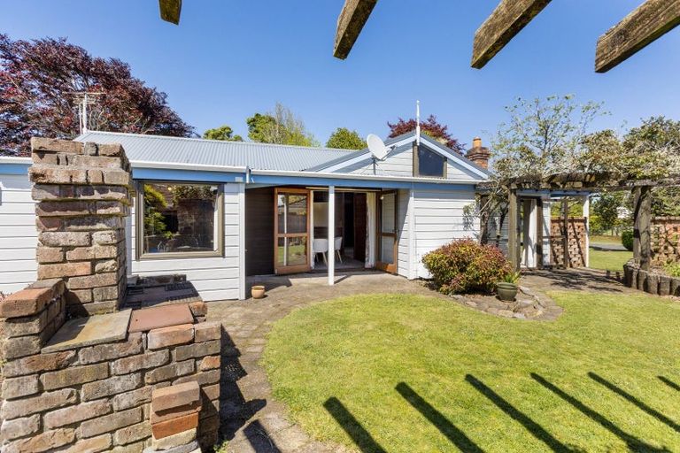 Photo of property in 295 Mangorei Road, Merrilands, New Plymouth, 4312