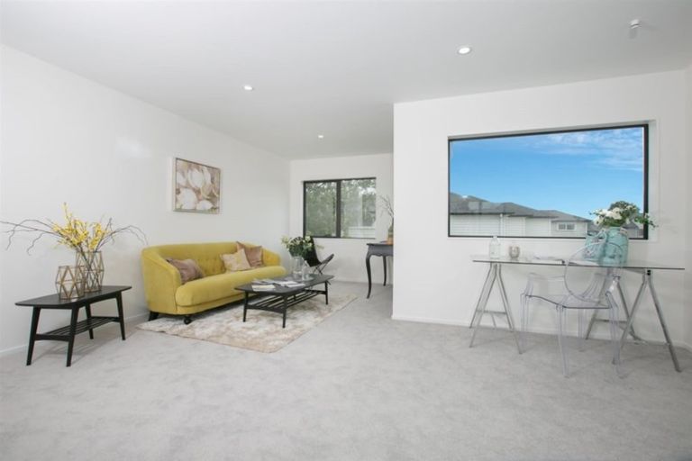 Photo of property in 15 Ti Kouka Place, Te Atatu Peninsula, Auckland, 0610