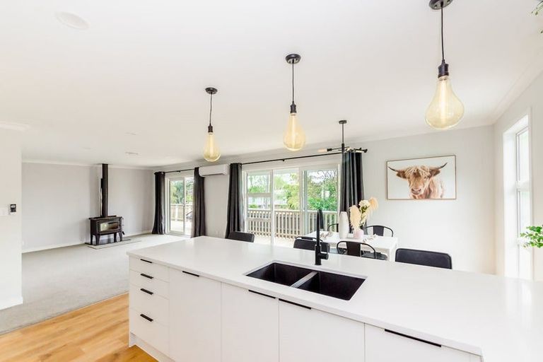 Photo of property in 21 Ruru Street, Waikanae, 5036