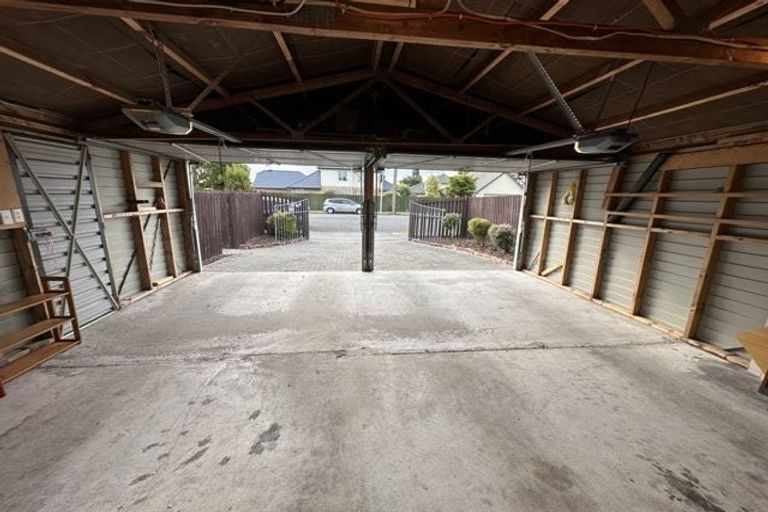 Photo of property in 32 Avonhead Road, Avonhead, Christchurch, 8042