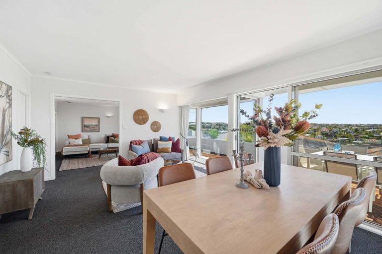 Photo of property in 1/22 Rothesay Bay Road, Rothesay Bay, Auckland, 0630
