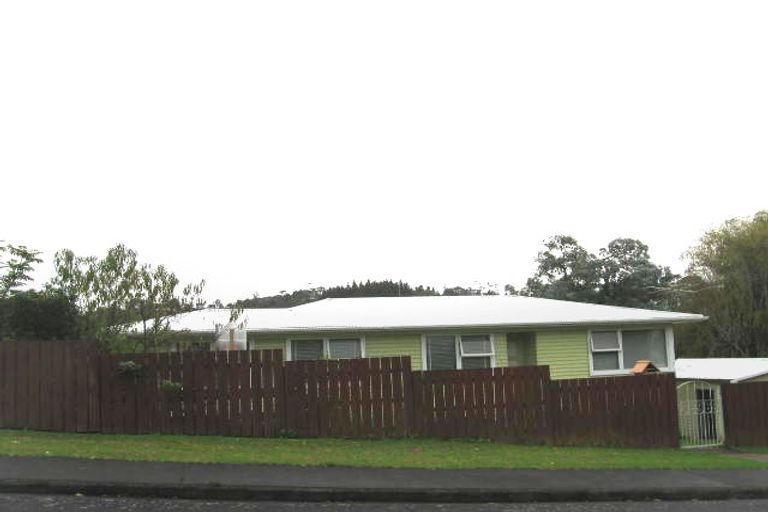 Photo of property in 4 Lucinda Place, Glen Eden, Auckland, 0602