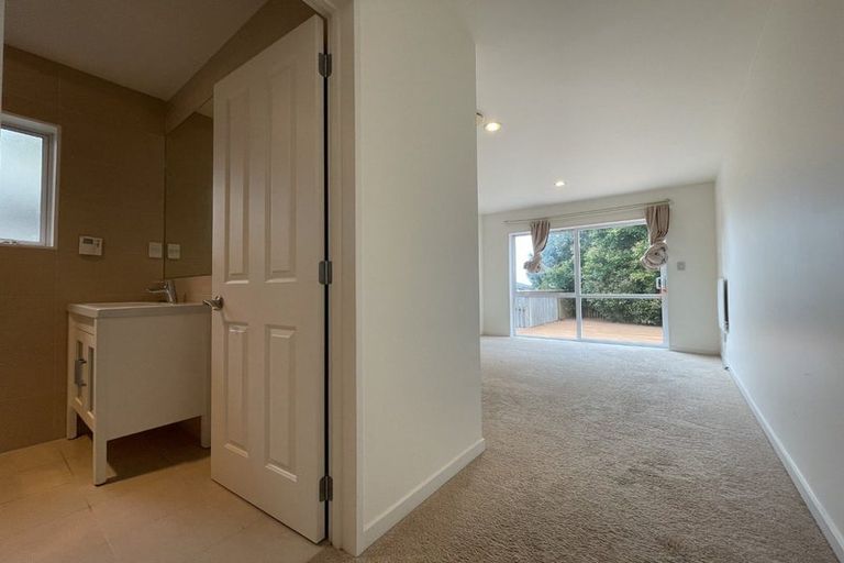 Photo of property in 78 Rising Parade, Fairview Heights, Auckland, 0632