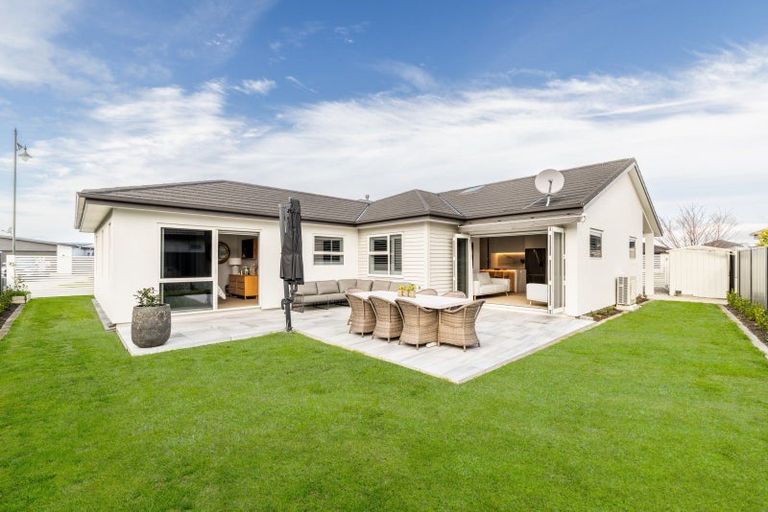 Photo of property in 11 Aoraki Road, Poraiti, Napier, 4112