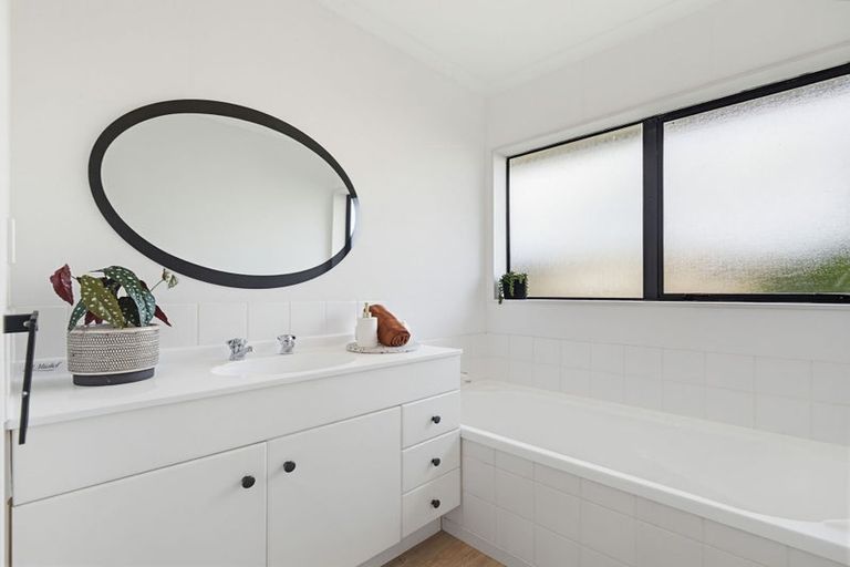 Photo of property in 4 Waitoa Street, Waiuku, 2123