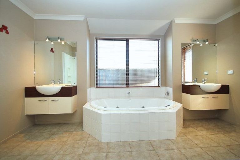 Photo of property in 7 Durmast Court, Cambridge, 3434