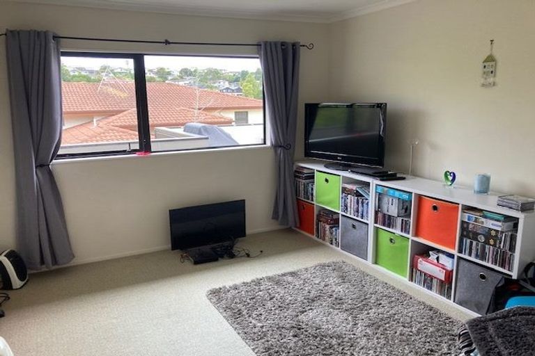 Photo of property in 3 Greenleaf Way, Northcross, Auckland, 0630