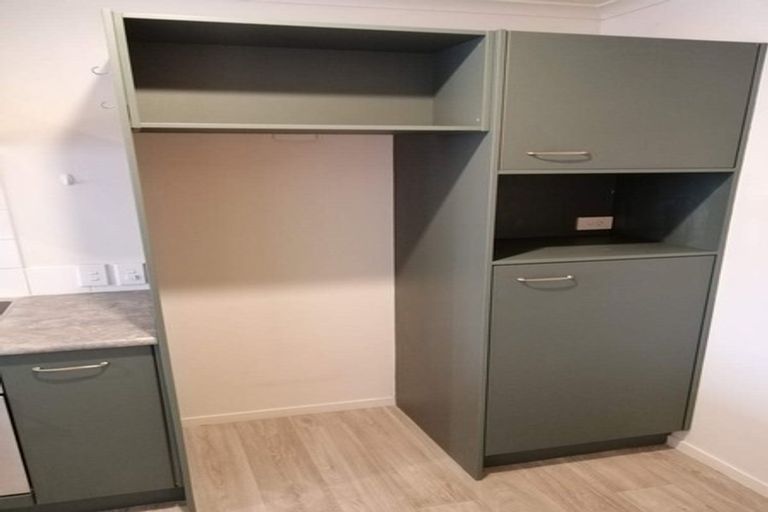 Photo of property in 3/15 Harbour View Road, Te Atatu Peninsula, Auckland, 0610