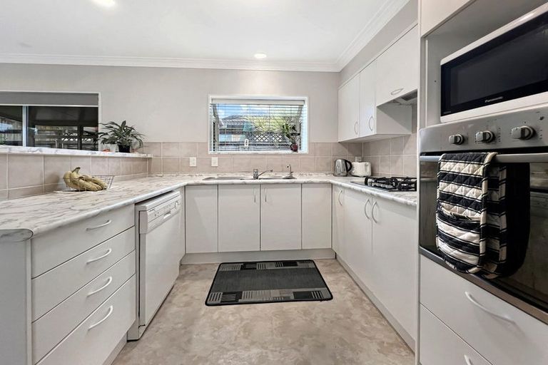 Photo of property in 12 Stewart Gibson Place, Manurewa, Auckland, 2105