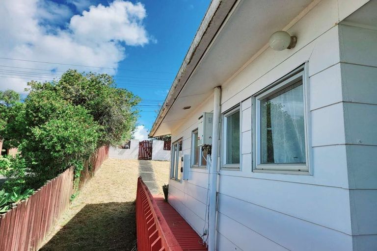 Photo of property in 779 East Coast Road, Northcross, Auckland, 0630