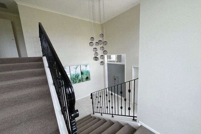 Photo of property in 9 Swindon Close, Mellons Bay, Auckland, 2014