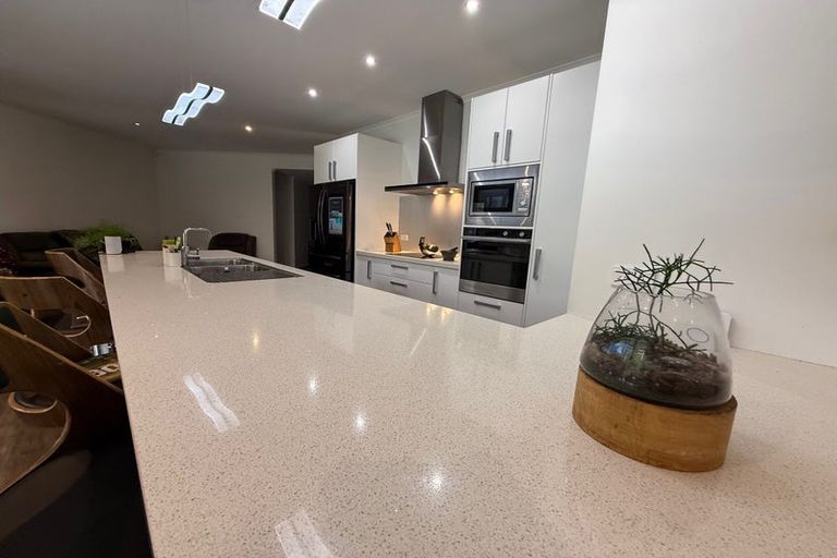 Photo of property in 15 Opal Avenue, Timberlea, Upper Hutt, 5018