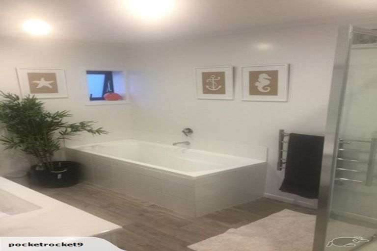 Photo of property in 82 Bay Street, Red Beach, 0932