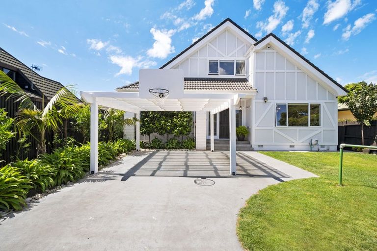 Photo of property in 17 Phoenix Avenue, Hokowhitu, Palmerston North, 4410