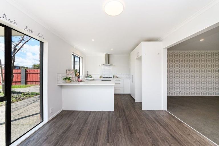 Photo of property in 20 Colonial Place, Kelvin Grove, Palmerston North, 4414