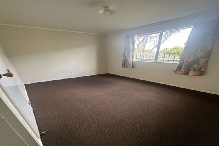 Photo of property in 1/2 Cathie Place, Karori, Wellington, 6012