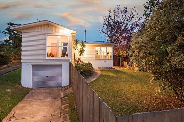 Photo of property in 115 Gossamer Drive, Pakuranga Heights, Auckland, 2010