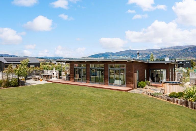 Photo of property in 4 Goldie Lane, Albert Town, Wanaka, 9305