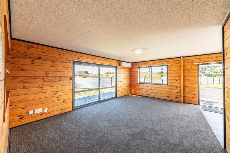 Photo of property in 35 Cross Street, Castlecliff, Whanganui, 4501