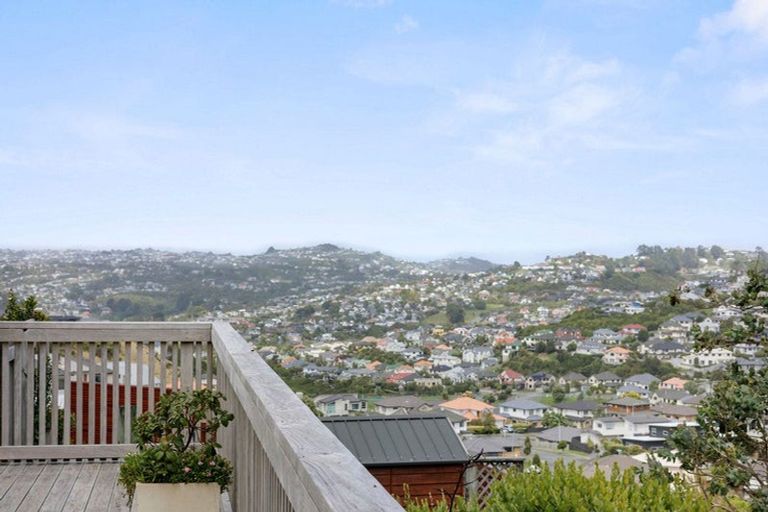 Photo of property in 17 Gifford Grove, Churton Park, Wellington, 6037