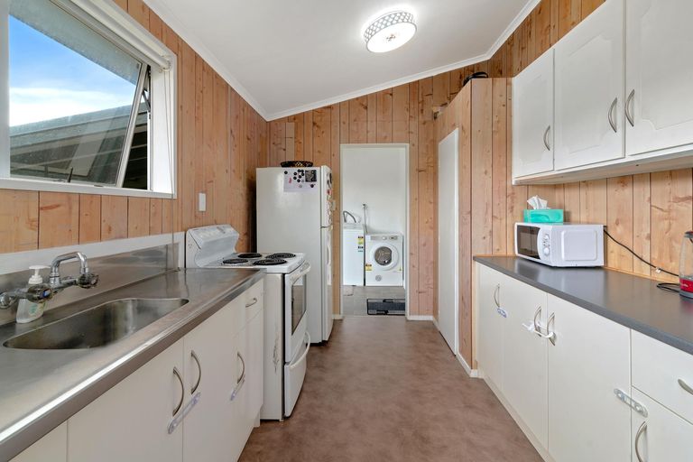 Photo of property in 95 Aquarius Drive, Kawaha Point, Rotorua, 3010