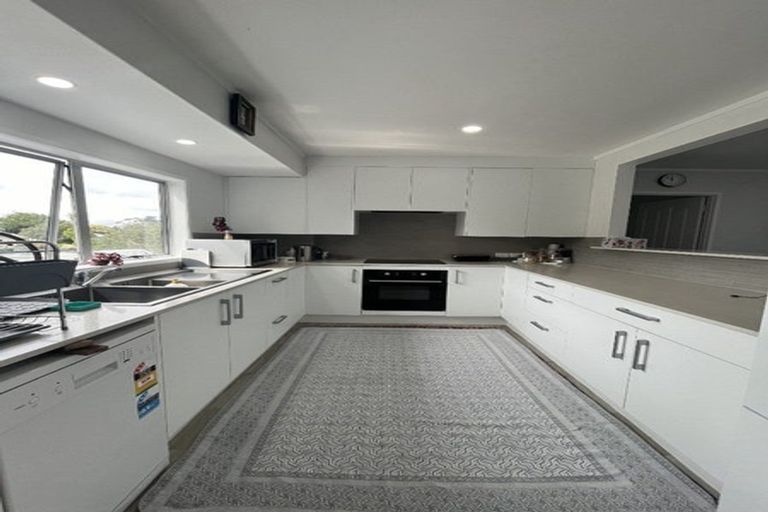 Photo of property in 27 Cedar Heights Avenue, Massey, Auckland, 0614