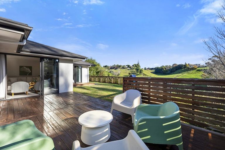 Photo of property in 8 Matau Lane, Ferndale, New Plymouth, 4310