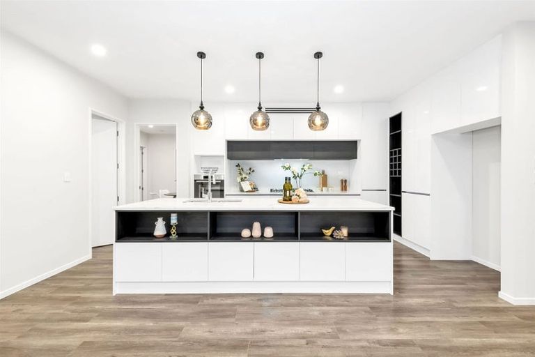 Photo of property in 15 Catalina Avenue, Rosehill, Papakura, 2113