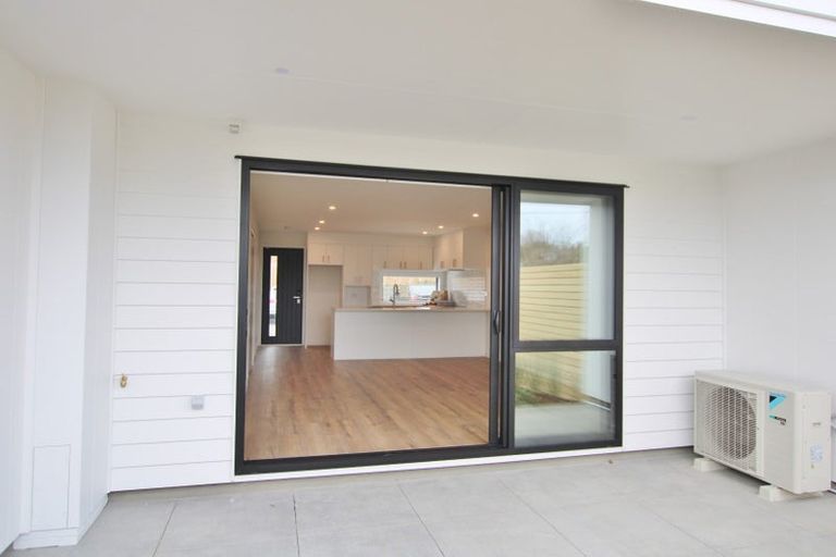 Photo of property in 3/35 Garadice Road, Rothesay Bay, Auckland, 0630