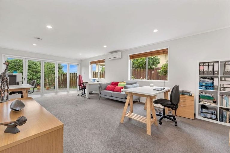 Photo of property in 20 Gulf Crest, Bucklands Beach, Auckland, 2012