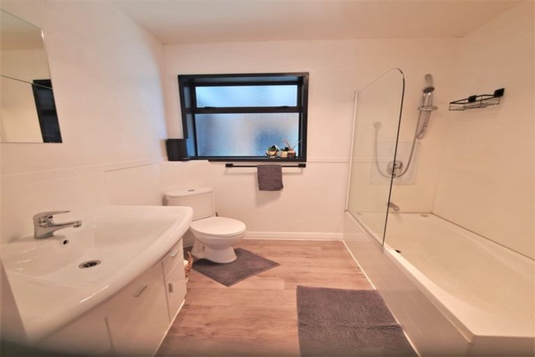 Photo of property in 7 Manse Street, Clinton, 9534