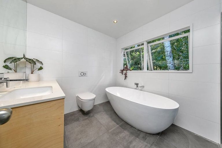 Photo of property in 186c Woodlands Park Road, Titirangi, Auckland, 0604