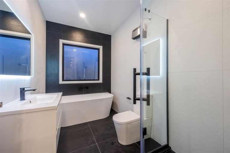 Photo of property in 20 Lewis Younie Road, Kumeu, 0810