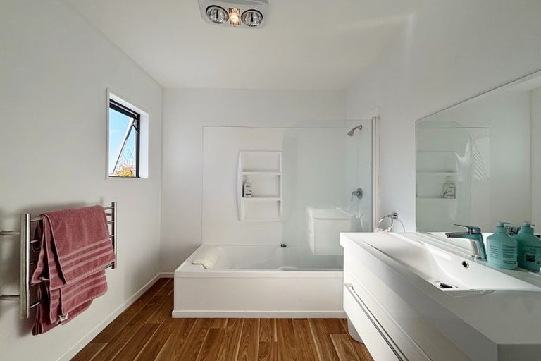 Photo of property in 1a Kipax Place, Riccarton, Christchurch, 8011