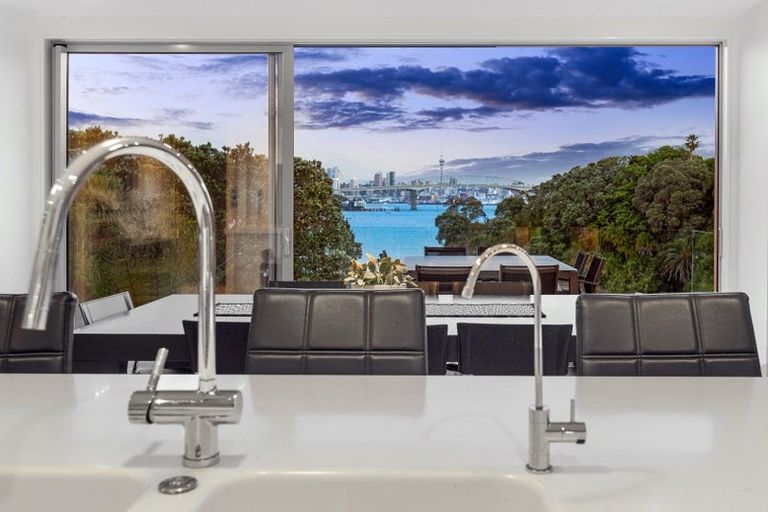 Photo of property in 39 Maritime Terrace, Birkenhead, Auckland, 0626